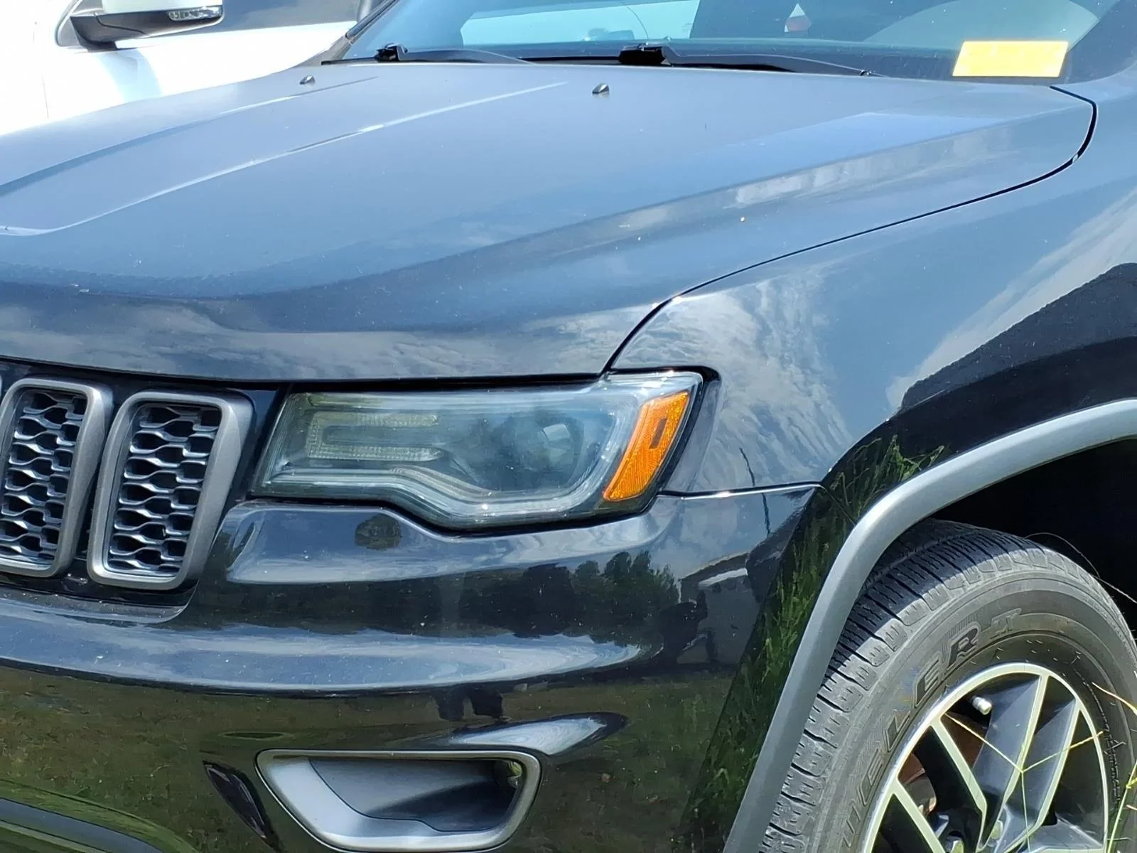 Used 2018 Diamond Black Crystal Pearlcoat Jeep Trailhawk image 2