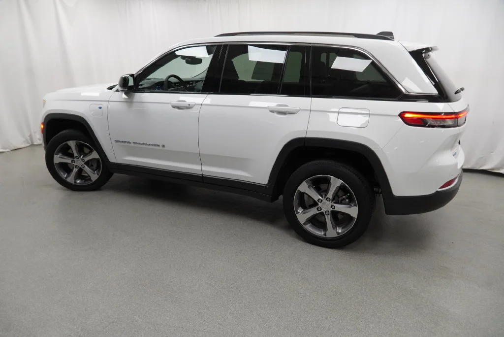 Used 2023 White Jeep 4xe image 18