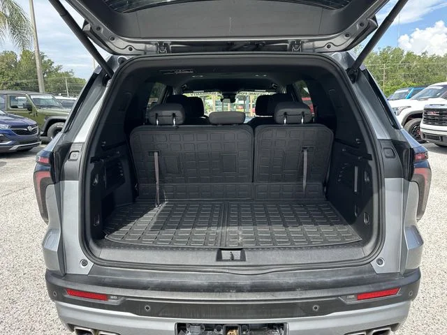 Used 2024 Gray Chevrolet Z71 image 10