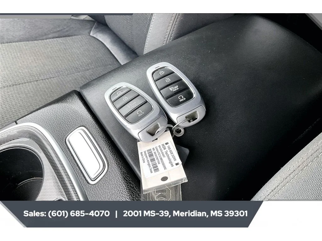 Used 2022 Shimmering Silver Hyundai SEL image 9