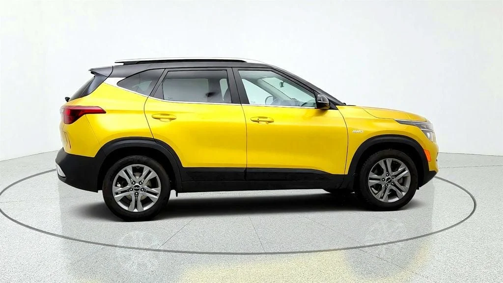 Used 2023 Starbright Yellow/Black Roof Kia S IVT AWD w/ Navigation Pkg & Illuminated Sills image 4