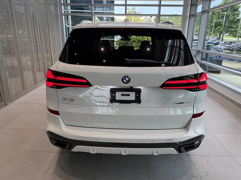 New 2026 Alpine White BMW xDrive40i image 5