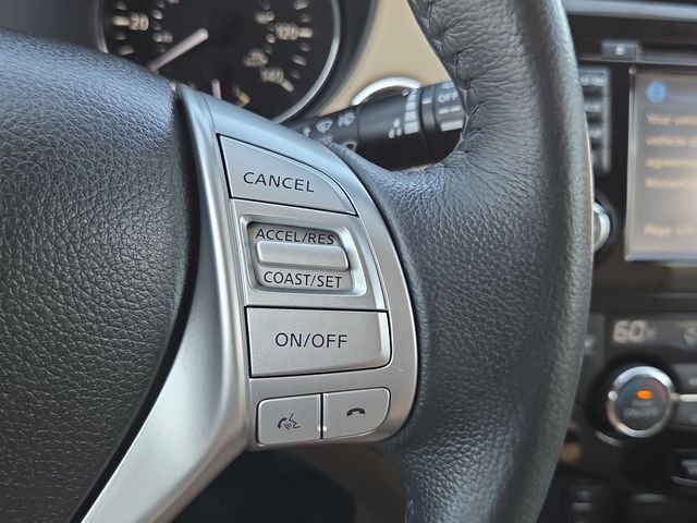 Used 2016 Pearl White Nissan SL image 19