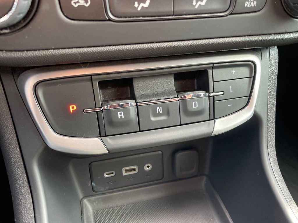 Used 2024 White GMC SLE image 18