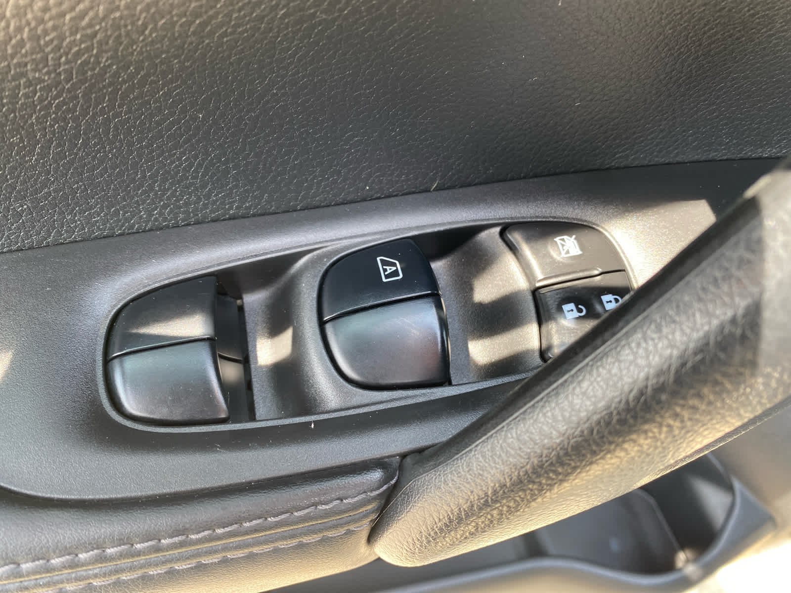Used 2020 Black Nissan S image 7