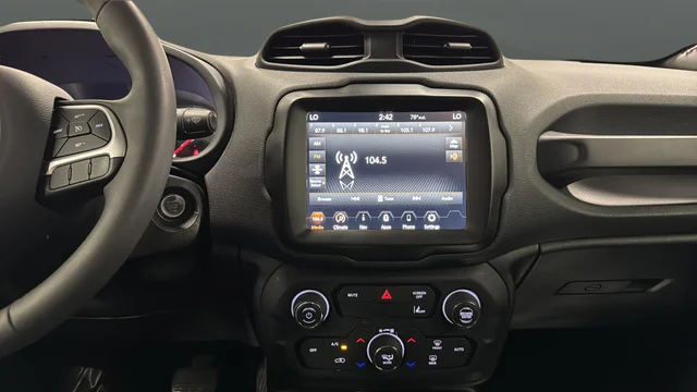 Used 2023 Alpine White Jeep Altitude image 12