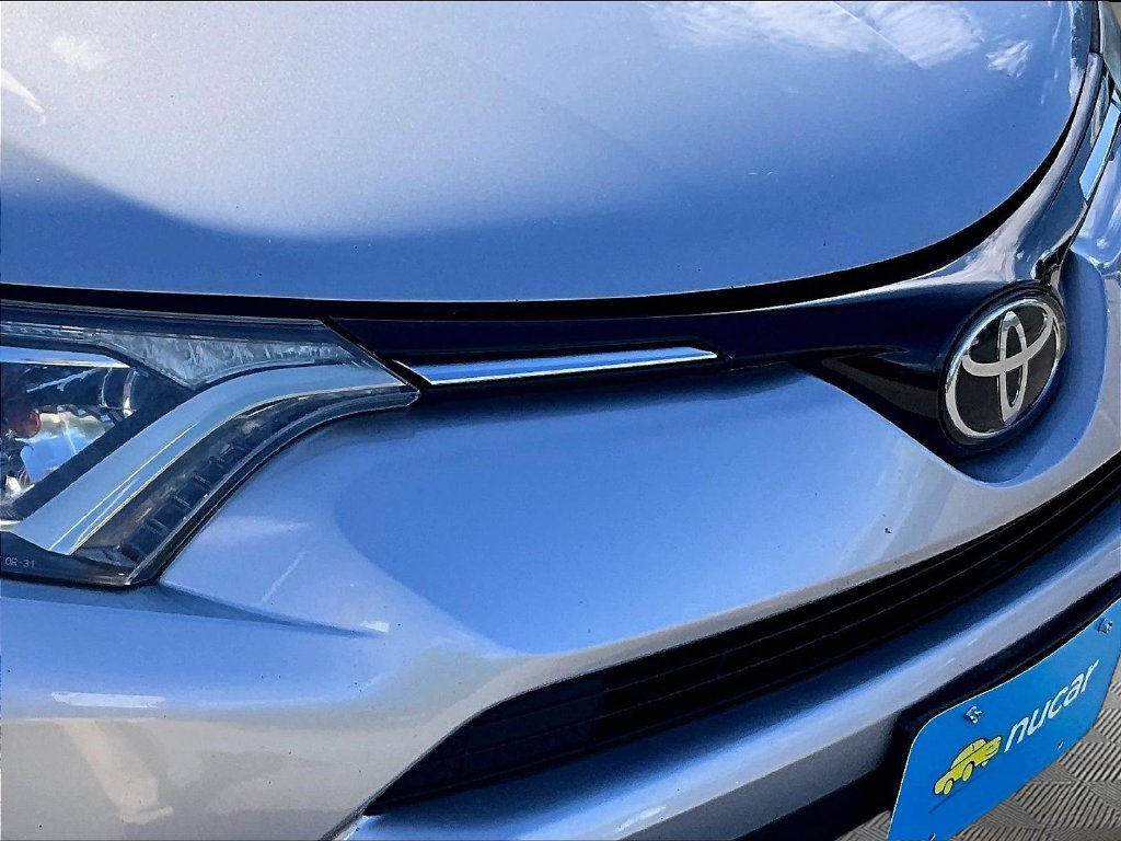 Used 2017 Silver Toyota LE image 32