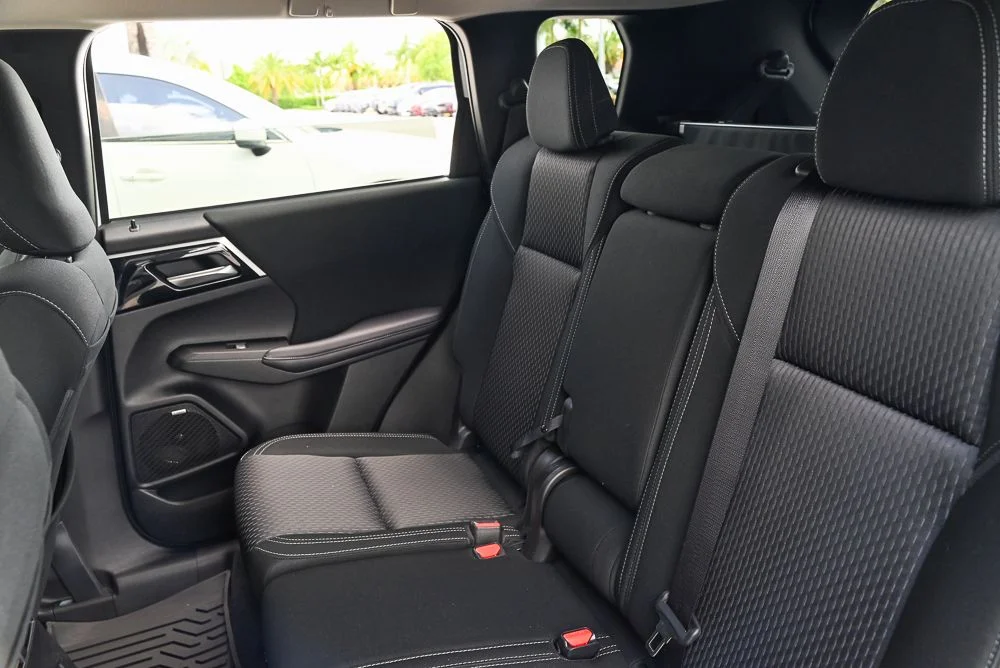 Used 2025  Mitsubishi ES image 10