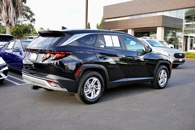 Used 2025 Black Hyundai SE image 8