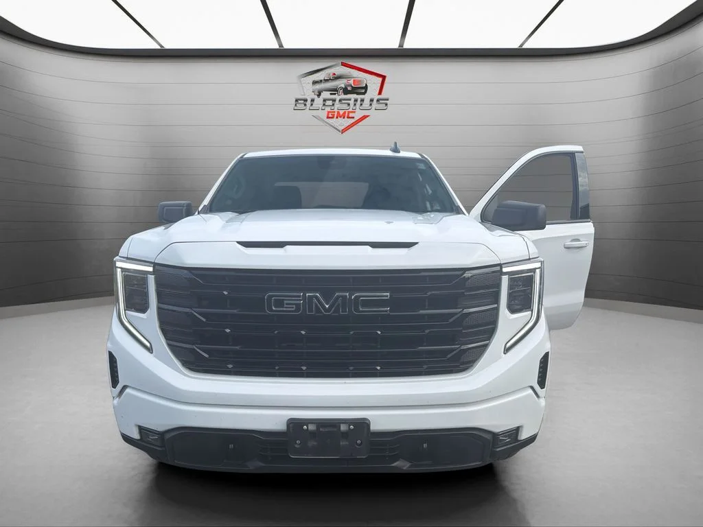 Used 2023 White GMC Elevation image 7