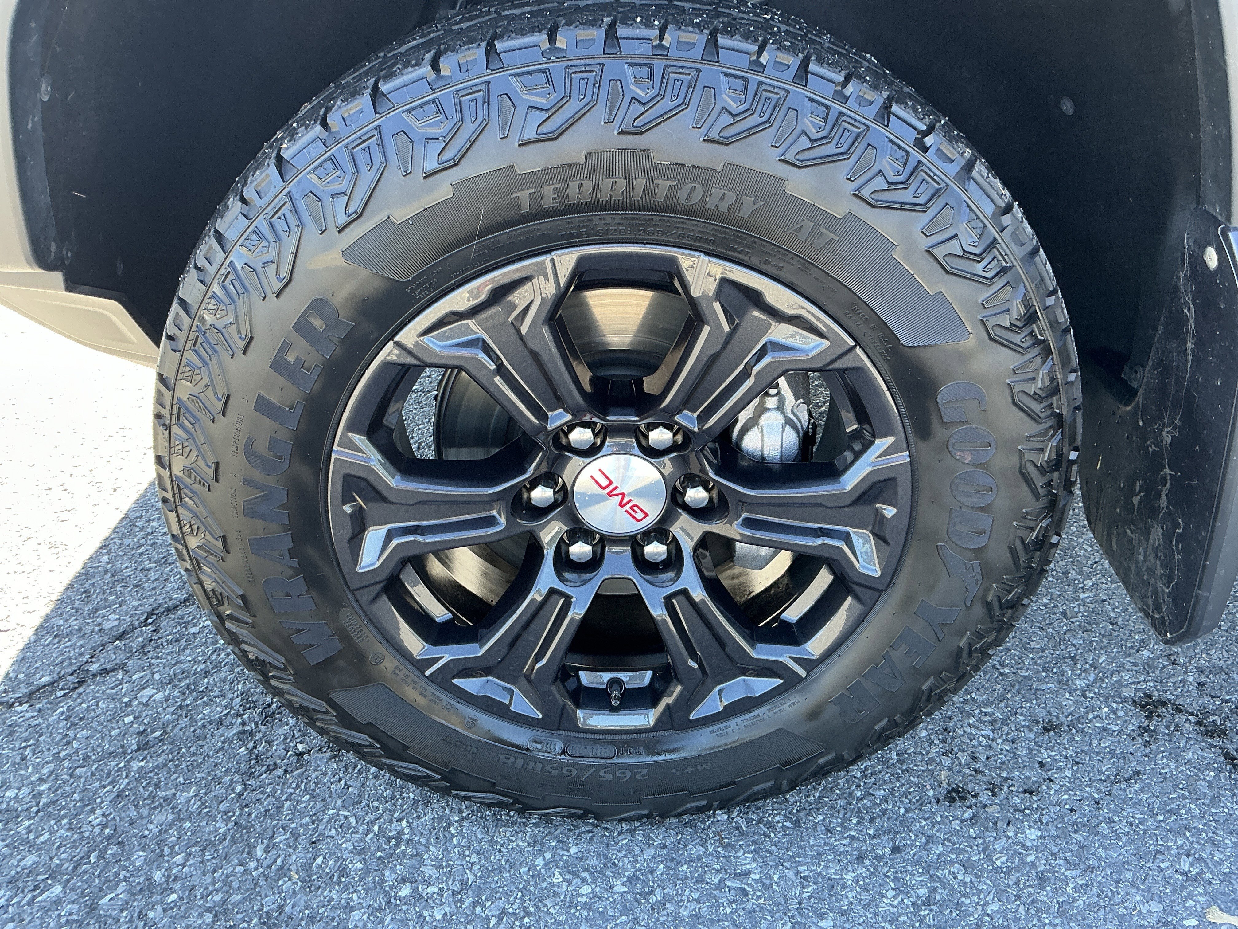 Used 2024 Onyx Black GMC 4WD Elevation image 9