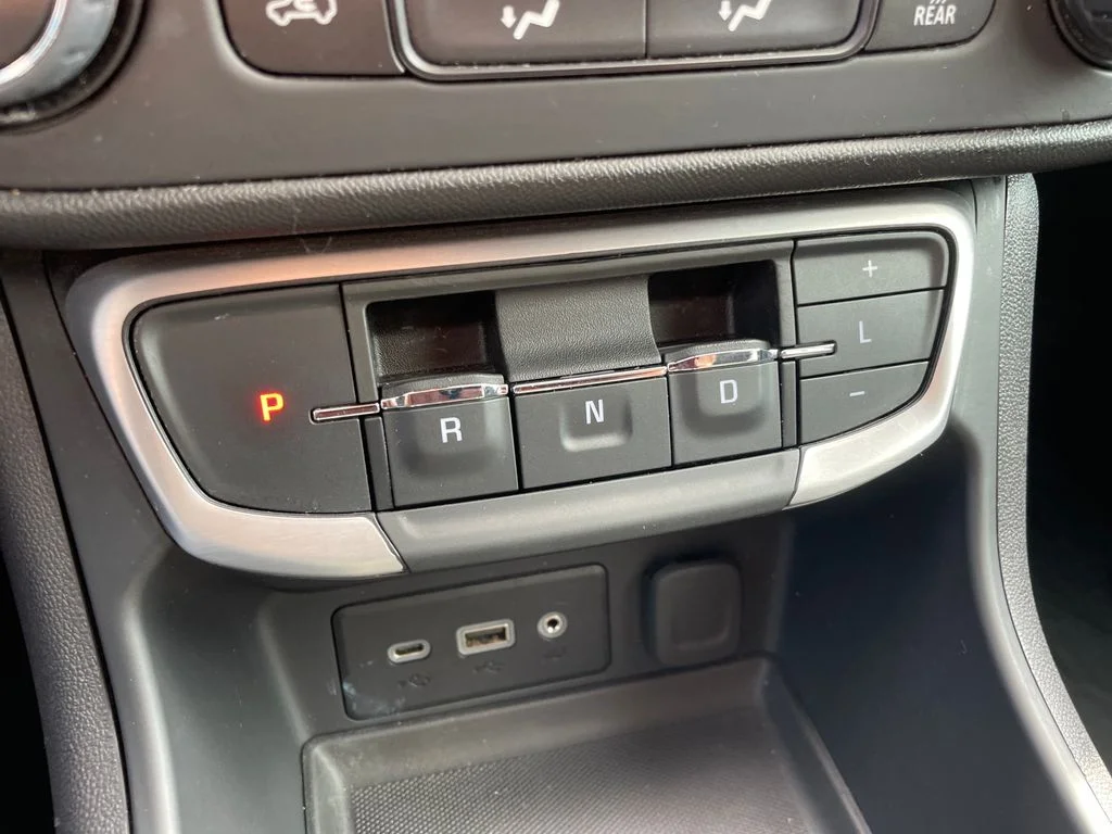 Used 2024 White GMC SLE image 18