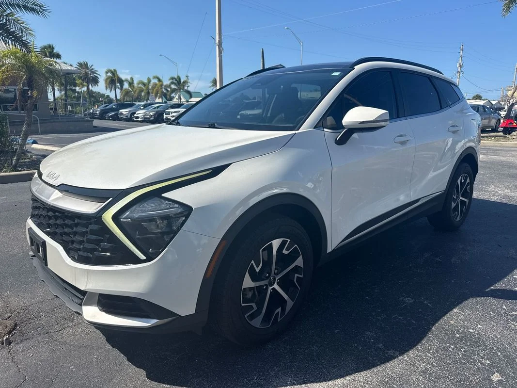 Used 2023  Kia EX image 2