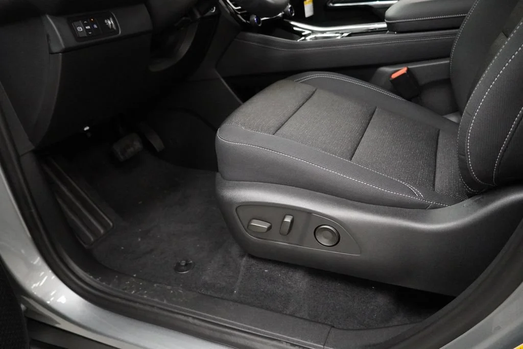 2027 Chevrolet Traverse LT - Photo 23