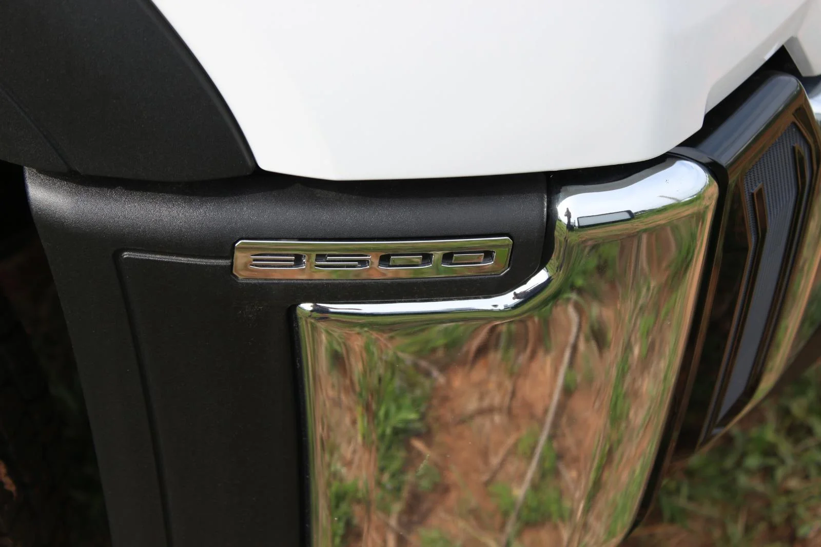 New 2025 Summit White GMC Pro image 9