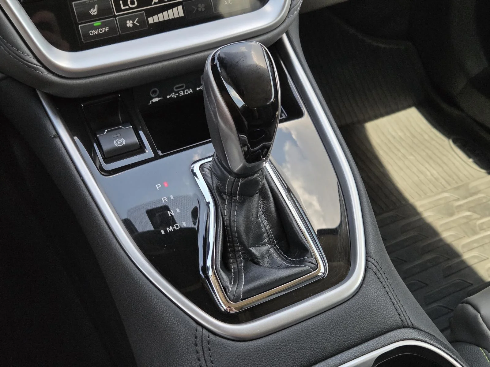 Used 2023 Ice Silver Metallic Subaru Onyx Edition image 27