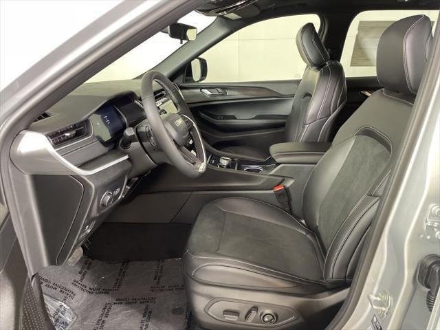 New 2025 Silver Zynith Exterior Paint Jeep Altitude X image 16