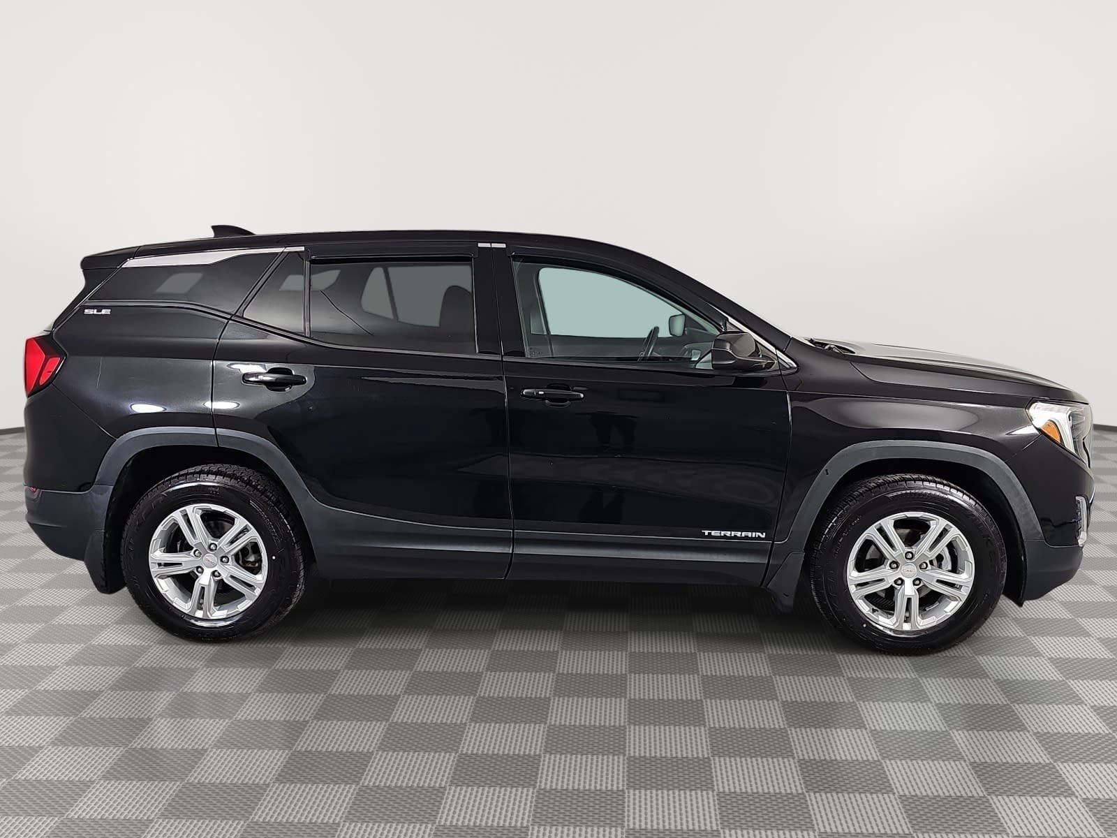 Used 2020 Black GMC SLE image 9