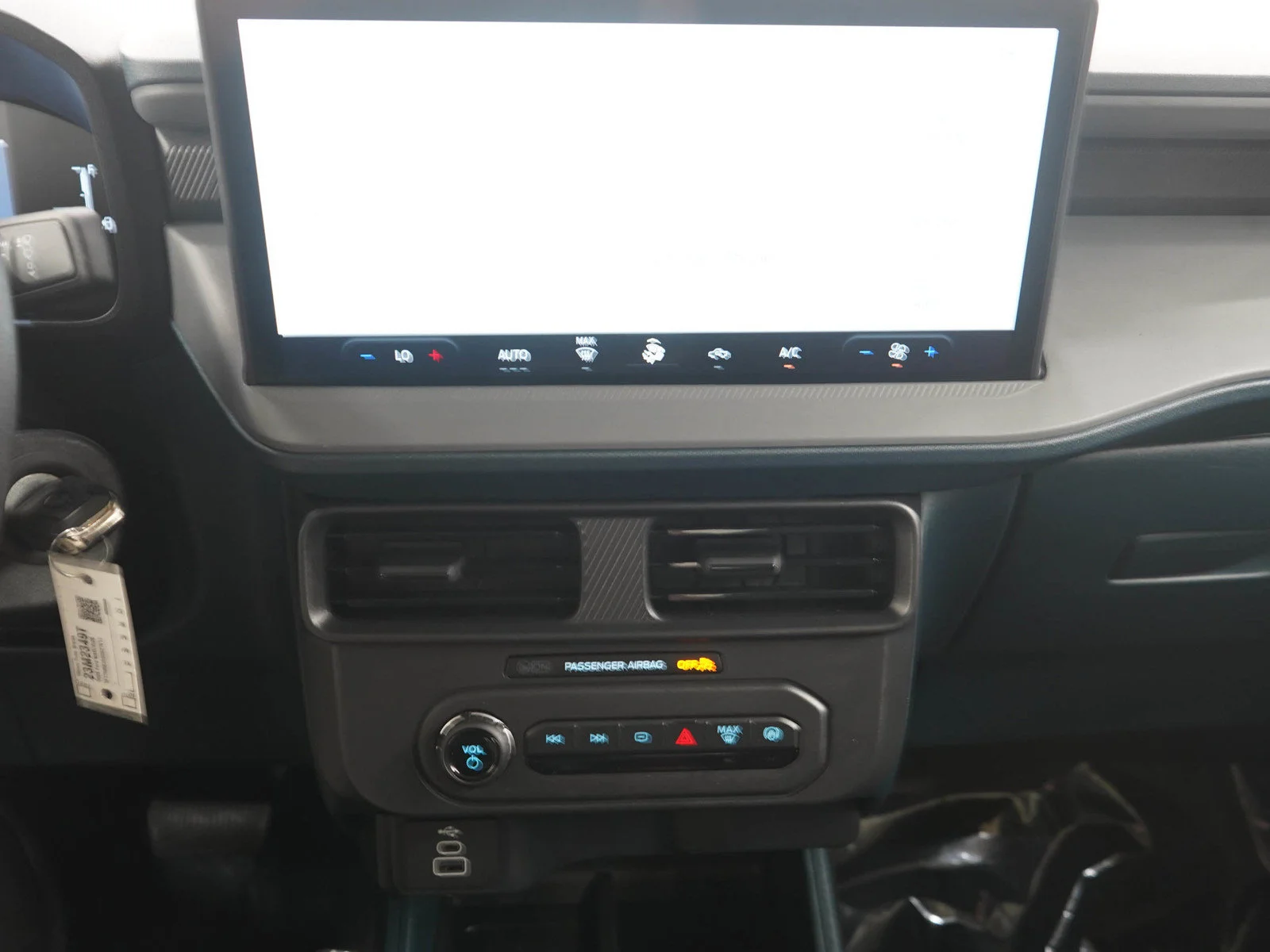 Used 2025 Beige Ford XL image 25