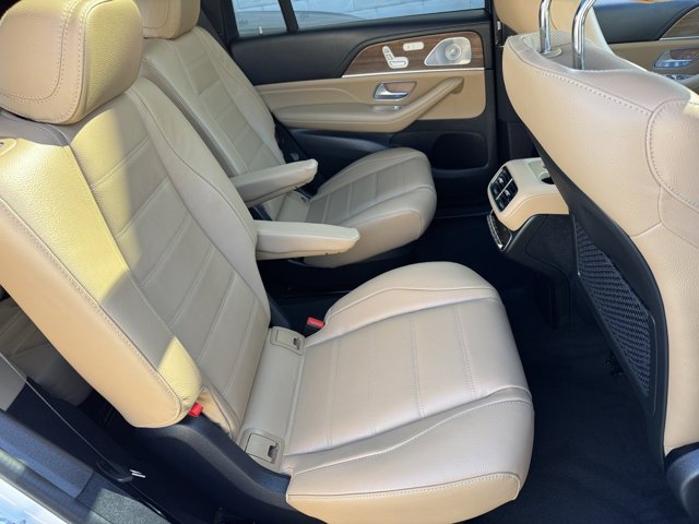 New 2026 MANUFAKTUR Moonlight White Metallic Mercedes-Benz GLS 580 image 5