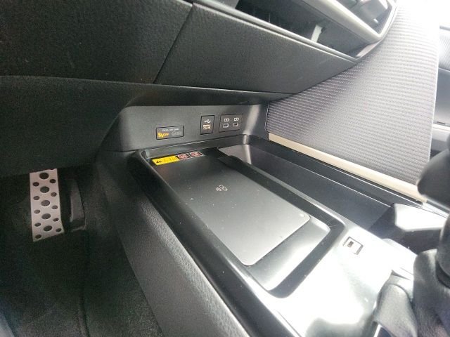 Used 2026  Toyota SE image 25