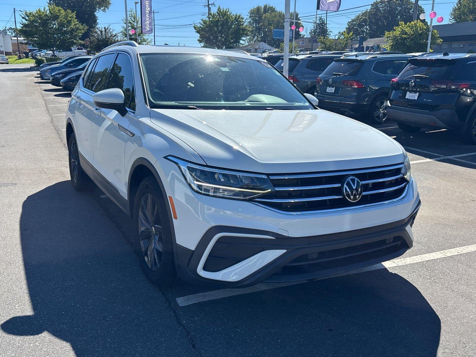 Used 2024 Pure White Volkswagen SE image 7