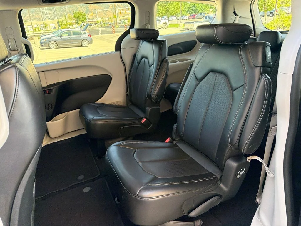 Used 2023 Black Chrysler Touring L image 15
