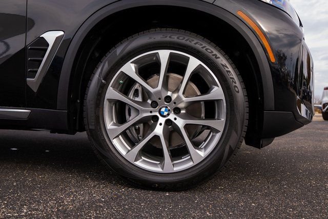 Certified Used 2026 Black Sapphire Metallic BMW xDrive40i image 11