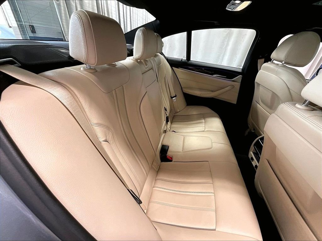 Used 2019 Blue BMW 530e xDrive iPerformance image 16