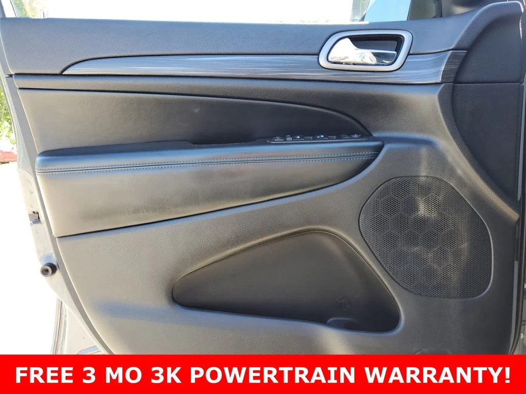 Used 2019 Gray Jeep Laredo image 27