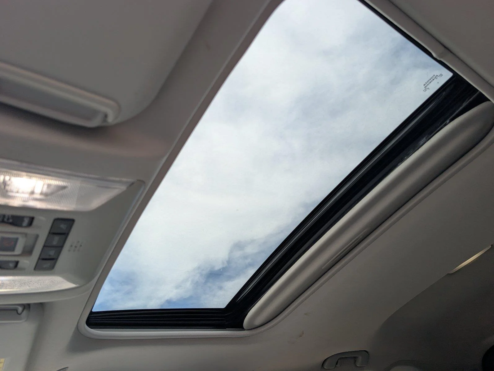 Used 2024 Silver Sky Metallic Toyota XLE Premium image 20