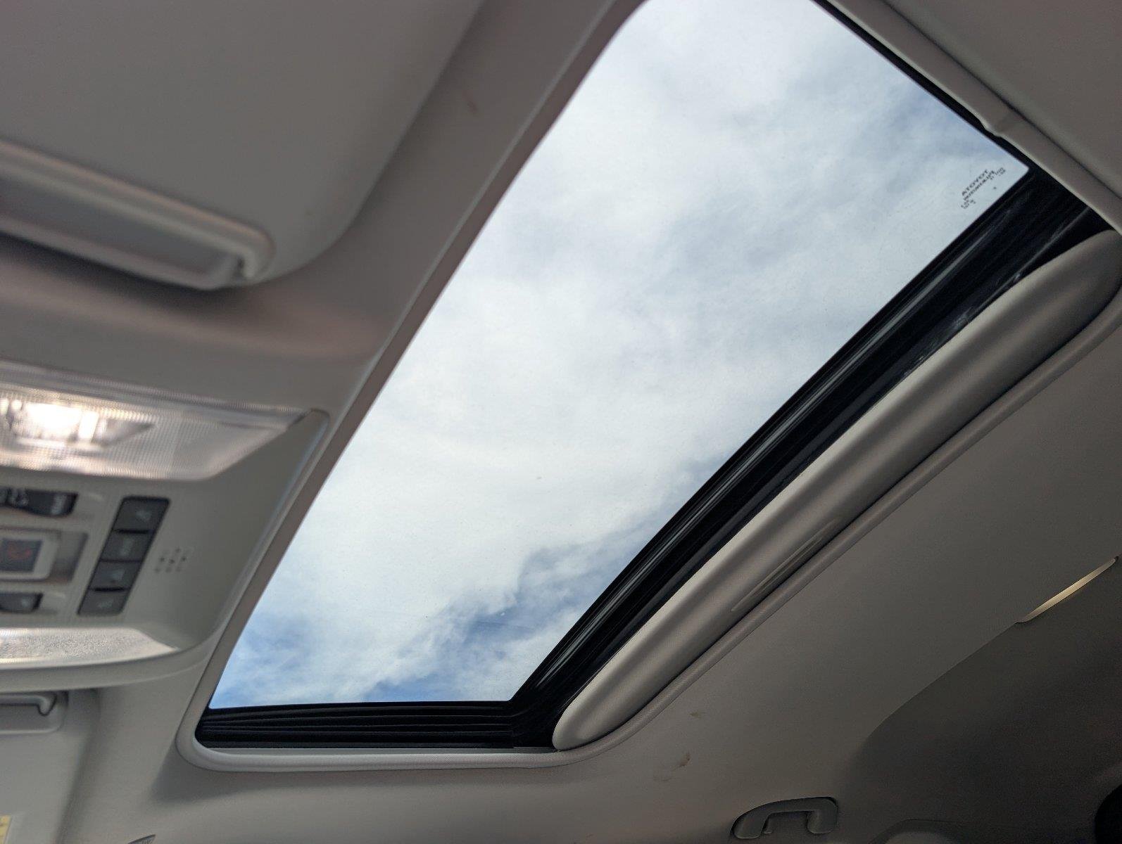 Used 2024 Silver Sky Metallic Toyota XLE Premium image 20