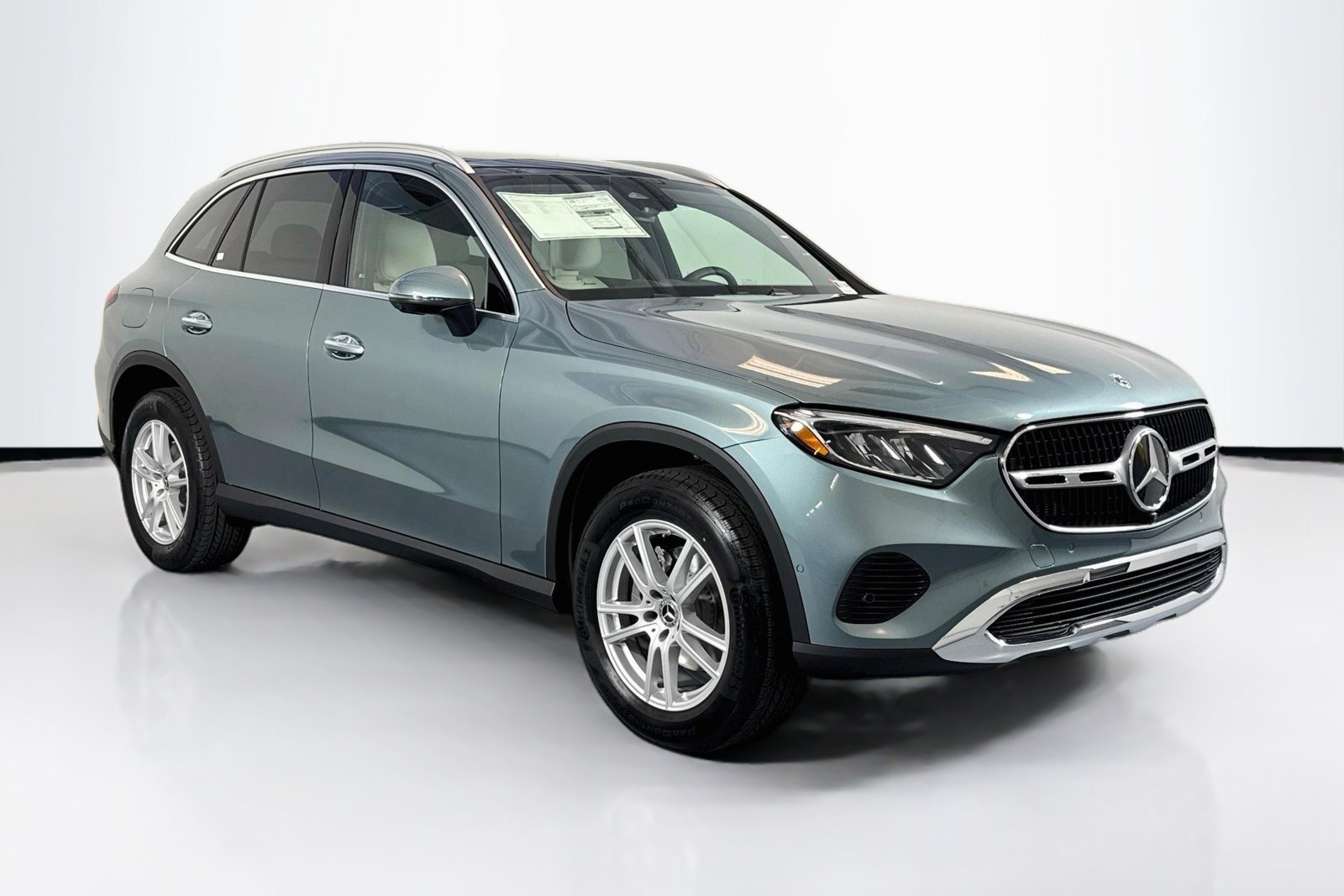 New 2026 Verde Silver Metallic Mercedes-Benz GLC 300 image 3