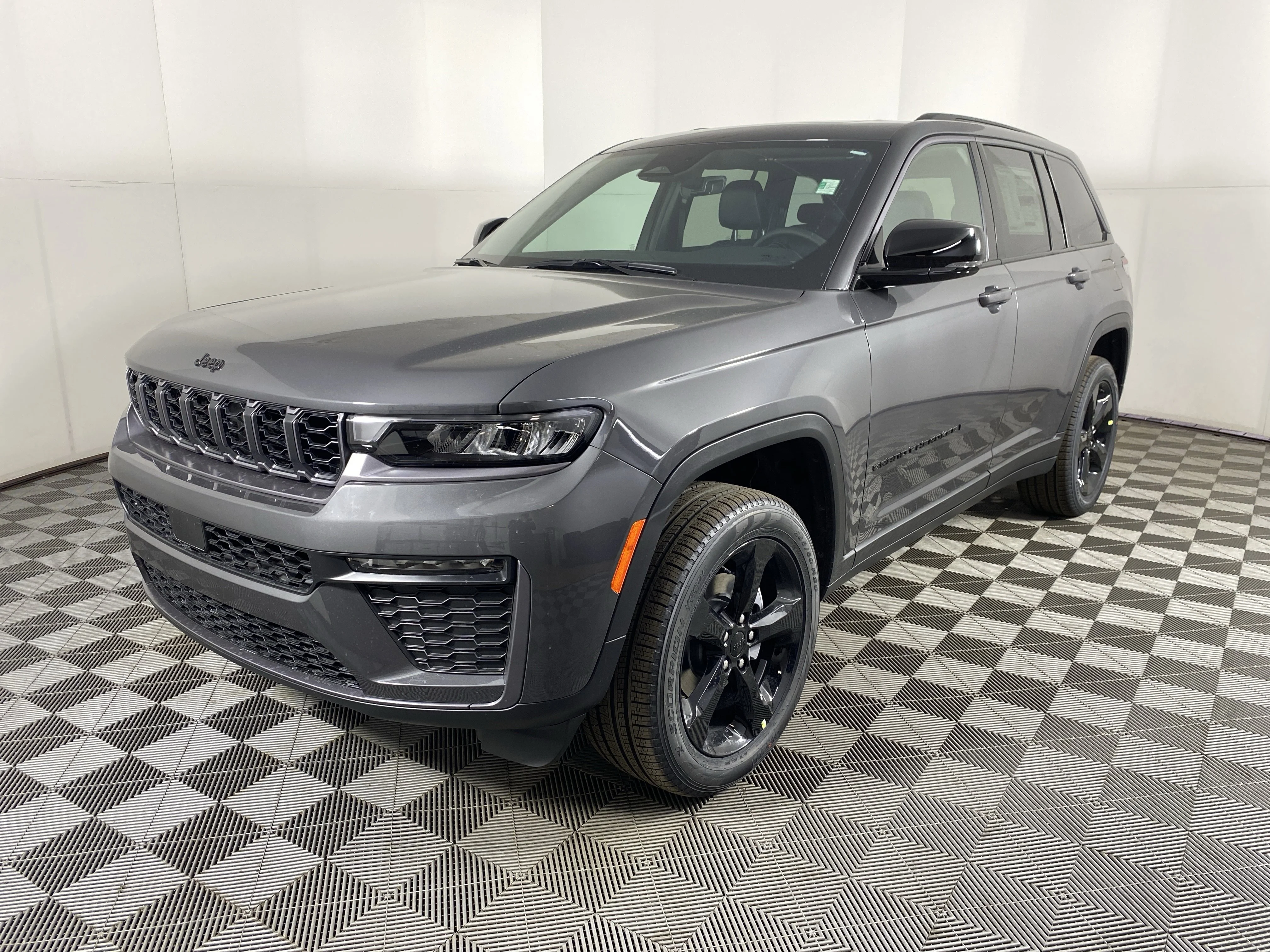 New 2026 Baltic Gray Metallic Clear-Coat Exterior Paint Jeep Limited image 11