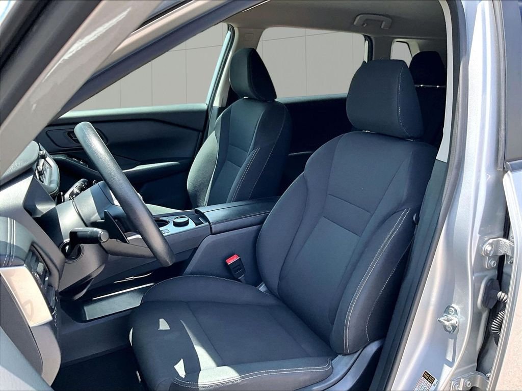 Used 2024 Silver Nissan S image 5