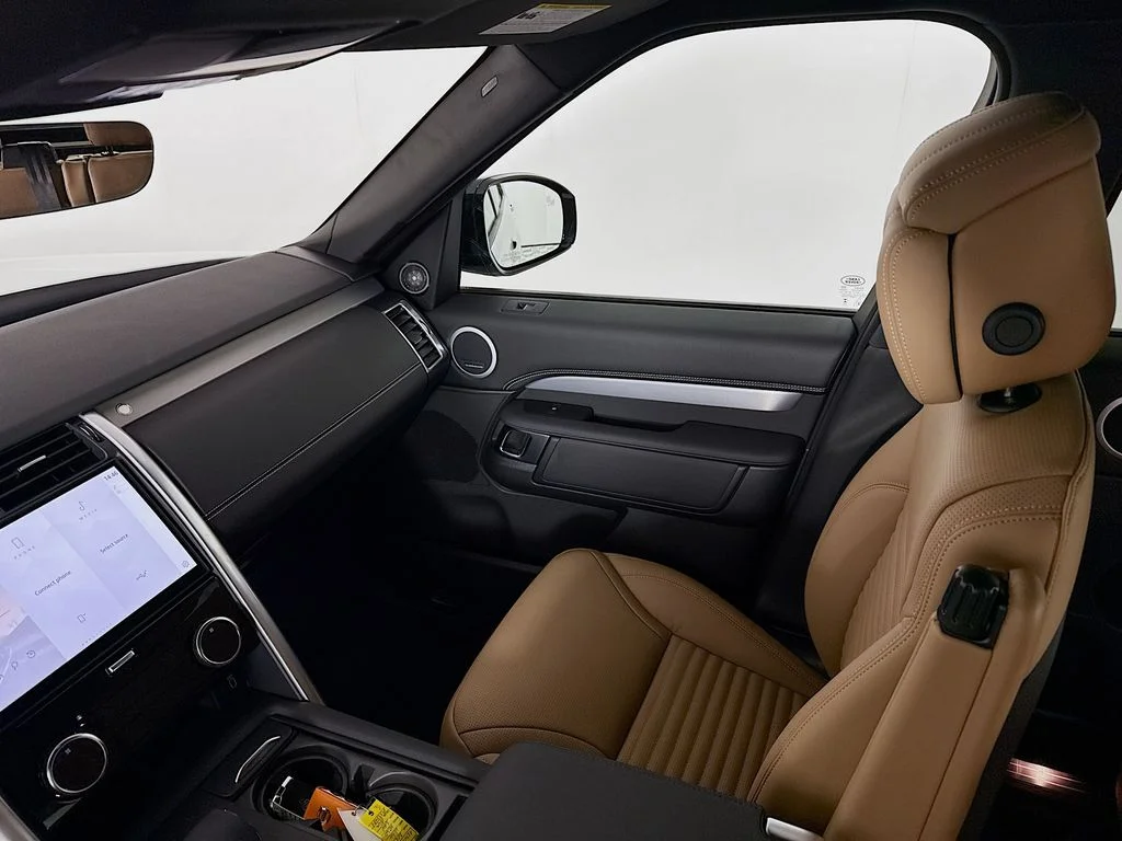 New 2026 Fuji White Land Rover Dynamic SE image 24