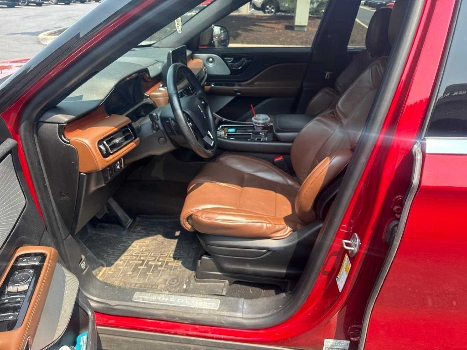 Used 2020 Red Lincoln Reserve image 15