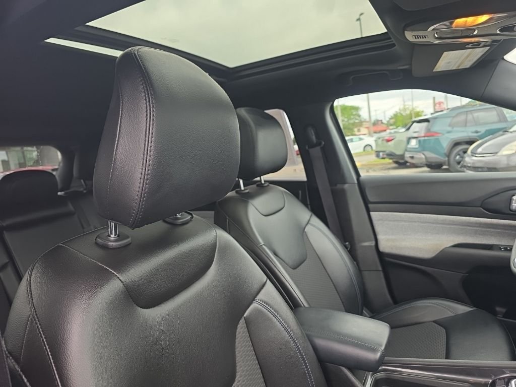 Used 2023 Gray Jeep Latitude image 11