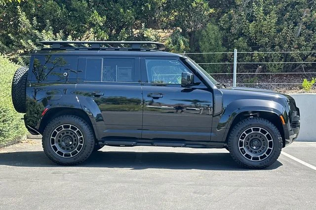 New 2026 Narvik Black Land Rover  image 6