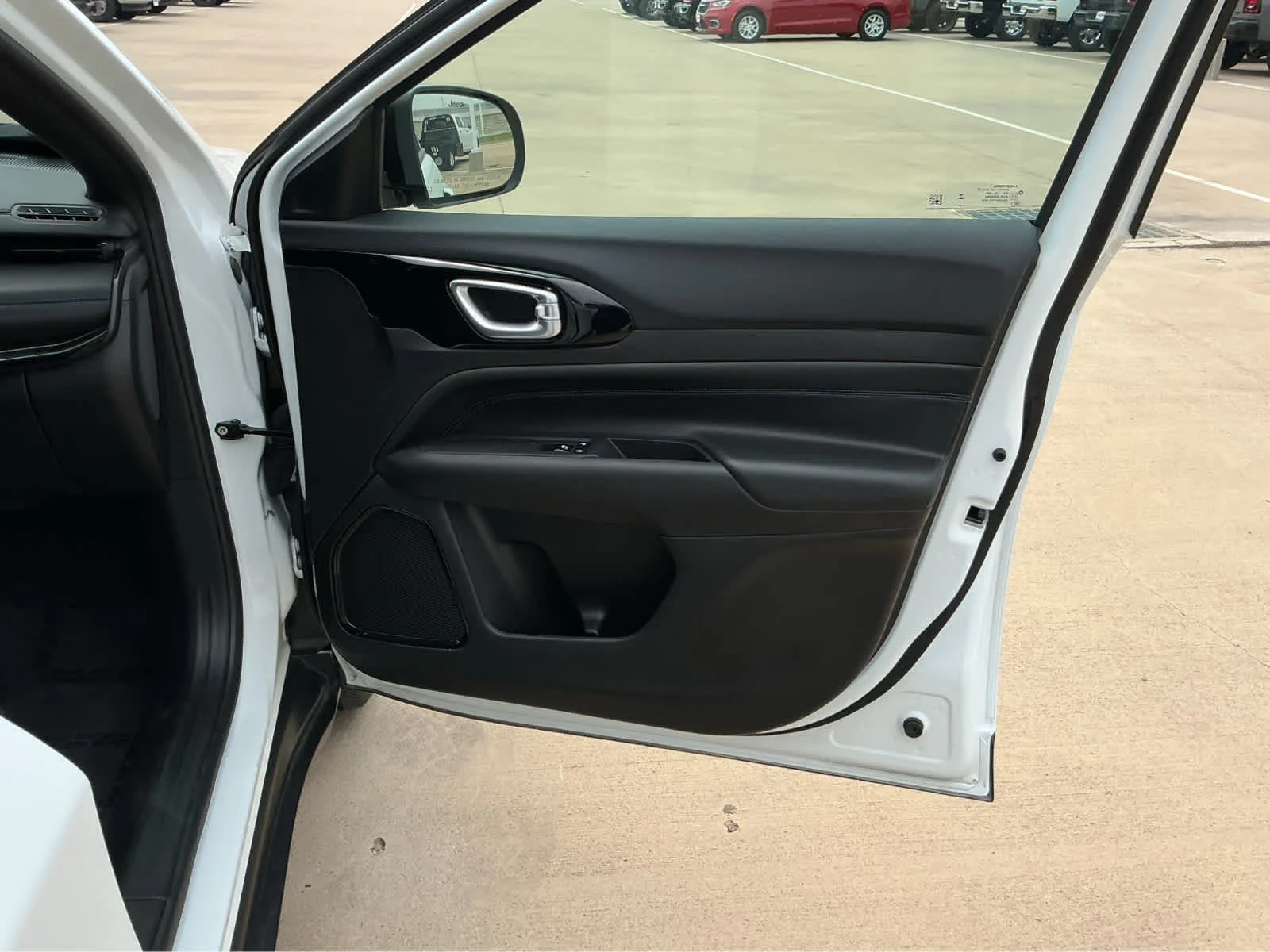 Certified Used 2025 Bright White Clearcoat Jeep Latitude image 21