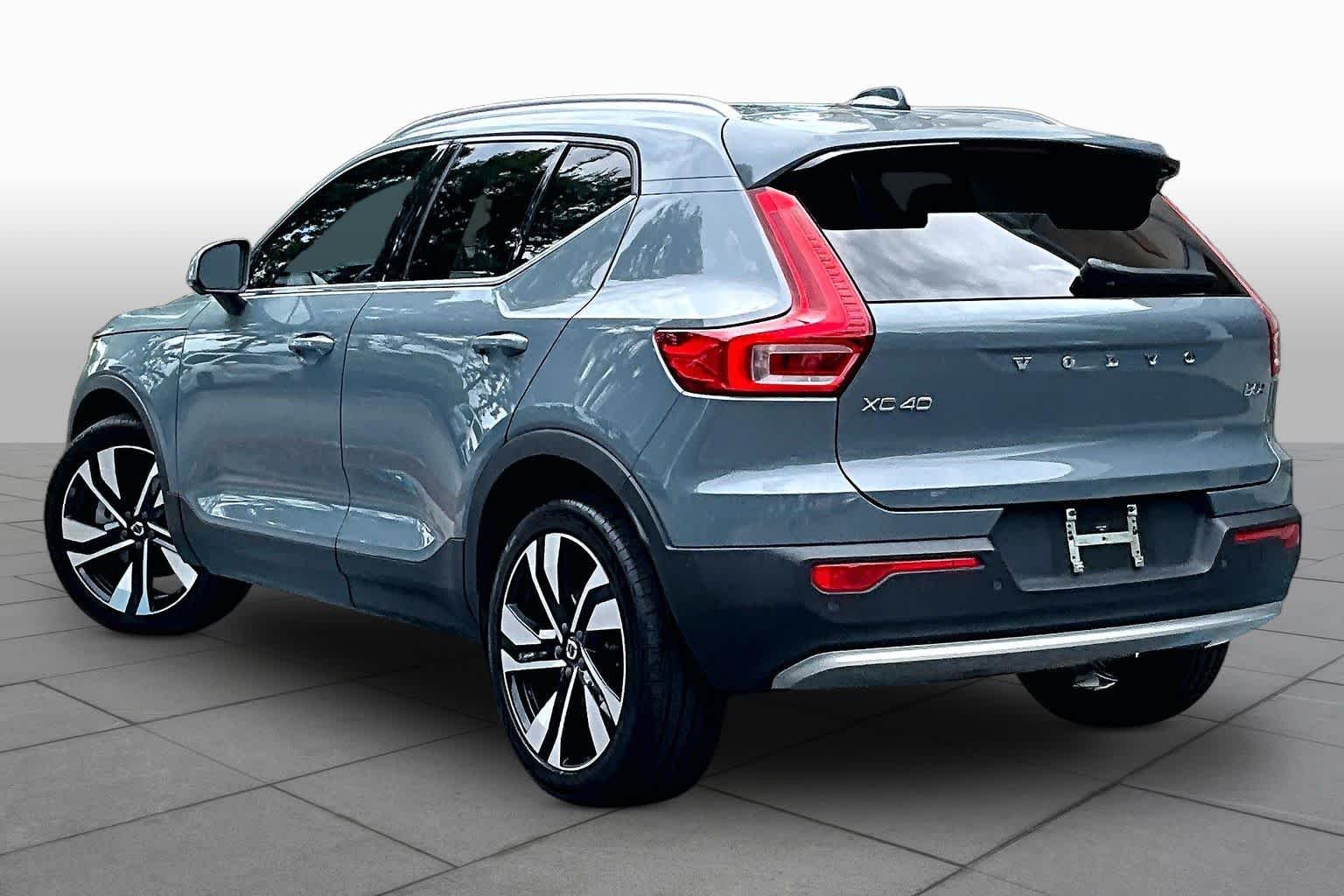 Used 2023  Volvo Plus Bright Theme image 12