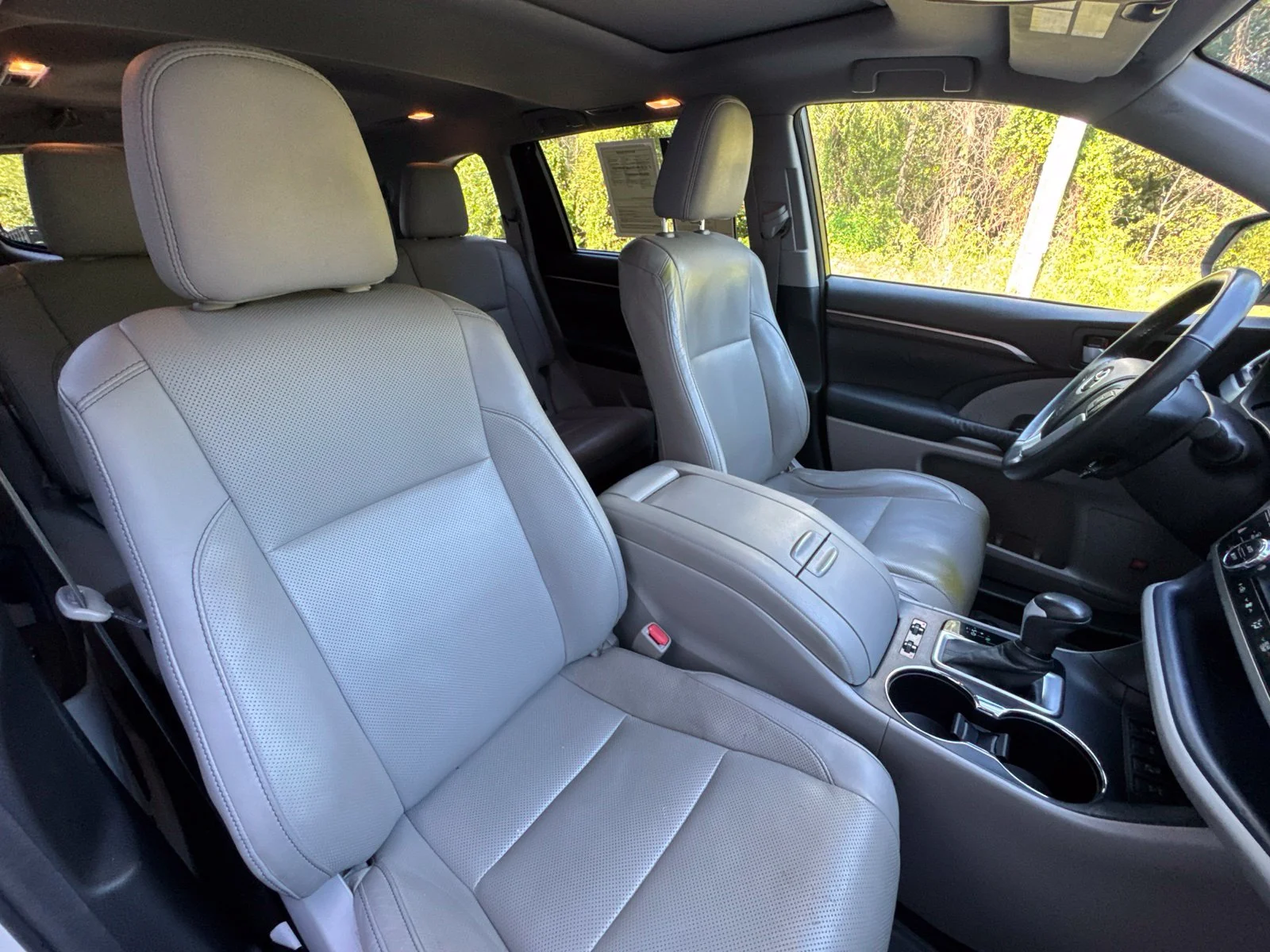 Used 2015 Blizzard Pearl Toyota Limited image 8