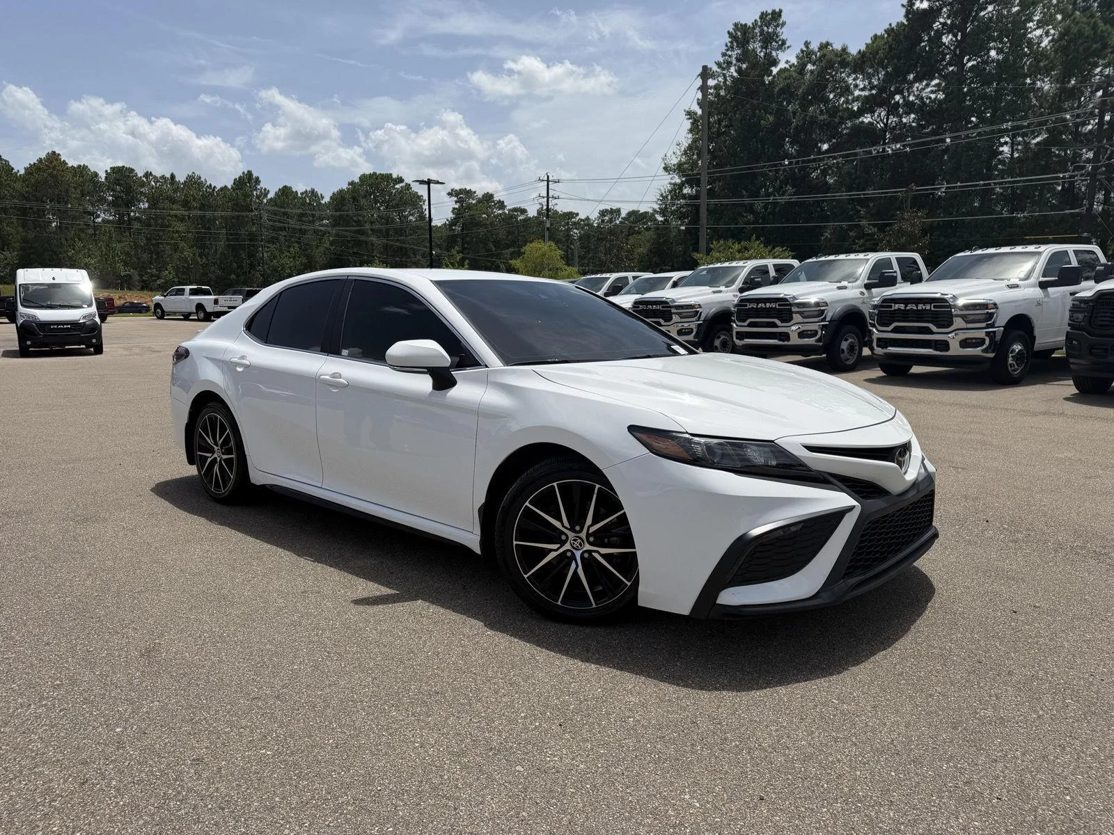 Used 2022 Super White Toyota SE image 3