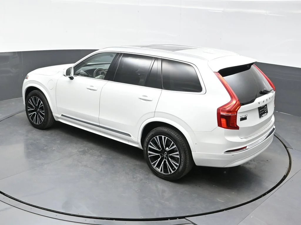 Certified Used 2025 Crystal White Volvo Plus image 39