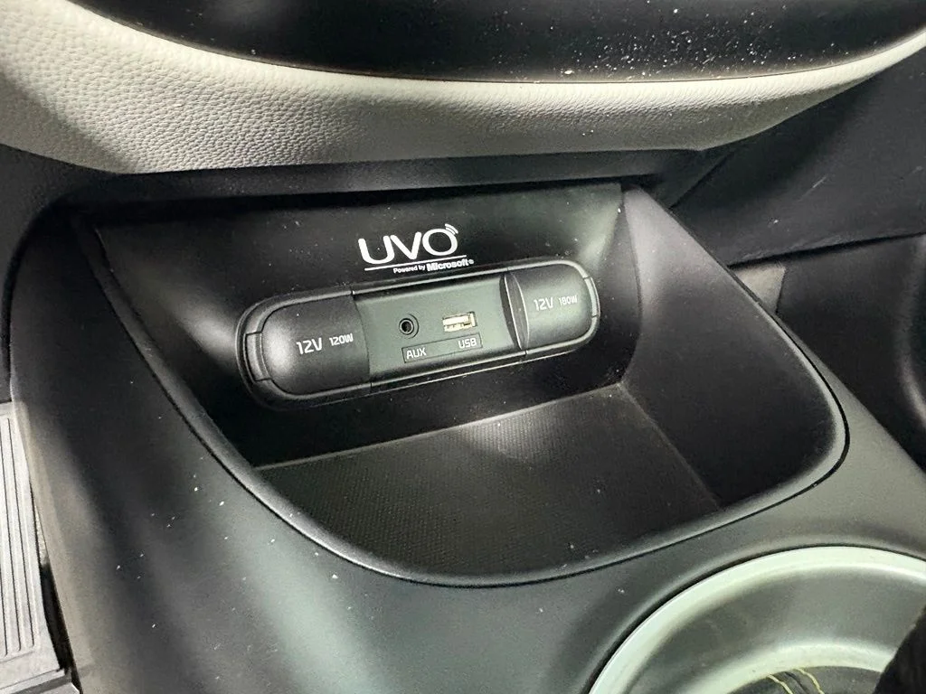 Used 2015 Silver Kia Plus image 25