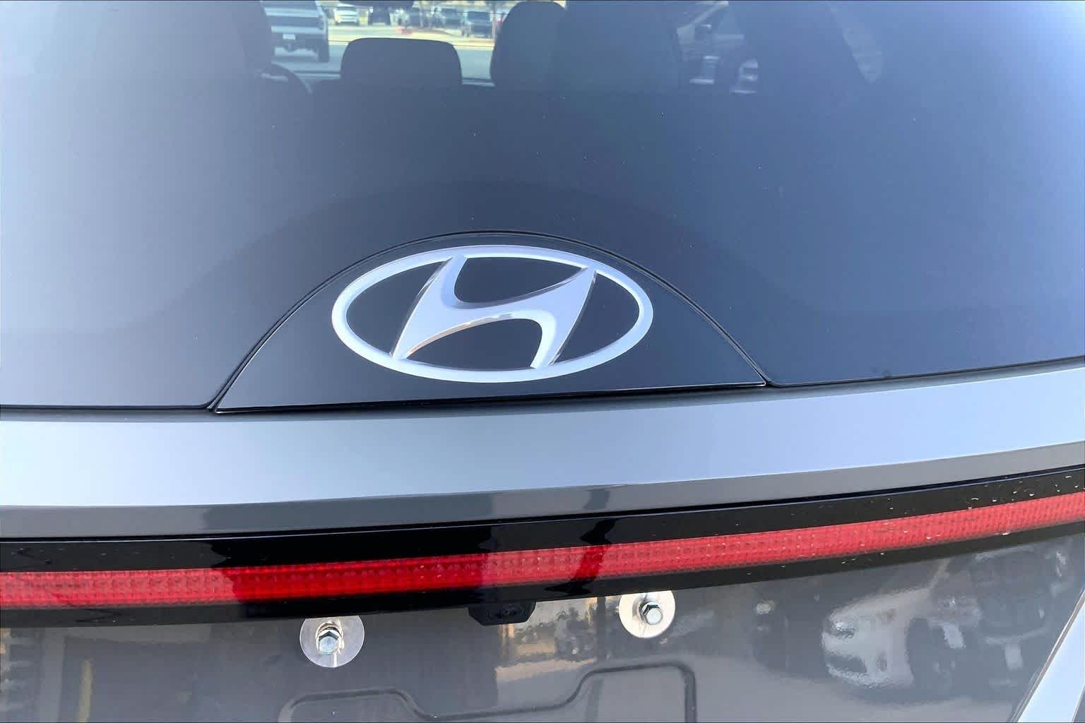 Used 2024 Hampton Gray Hyundai SEL image 33