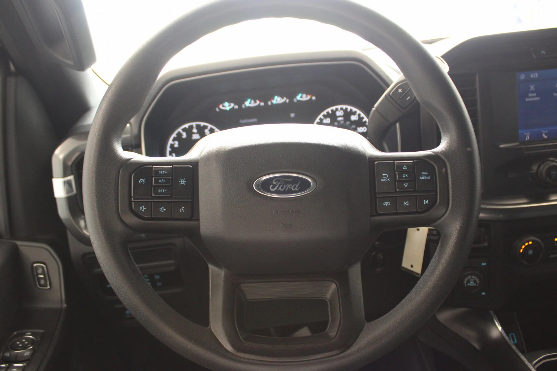 Used 2023 OXFORD WHITE Ford xl 4WD SUPERCREW 5.5