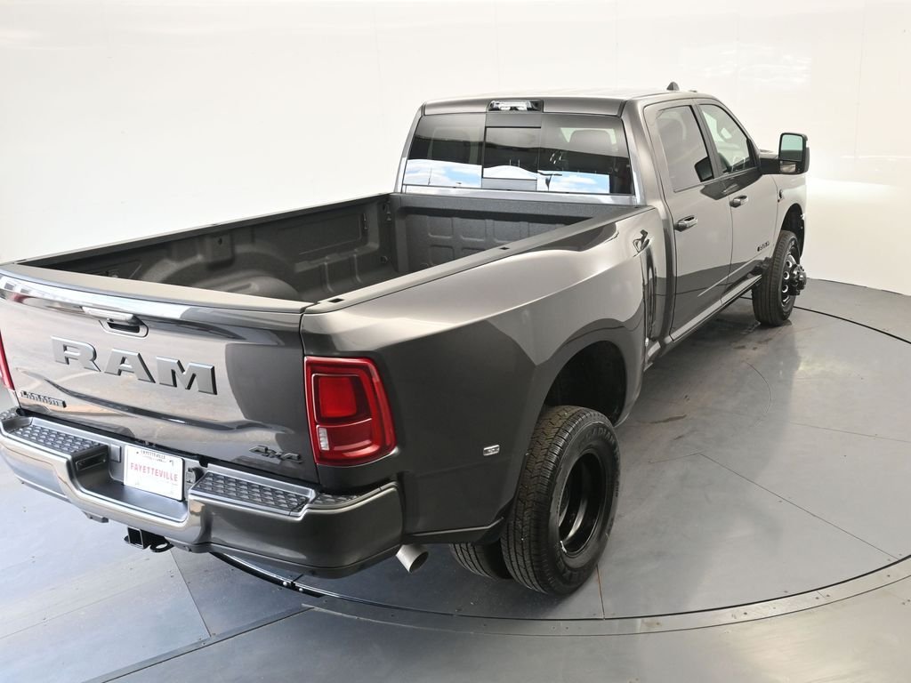New 2026 Granite Crystal Metallic Clear-Coat Exterior Paint RAM Laramie image 29
