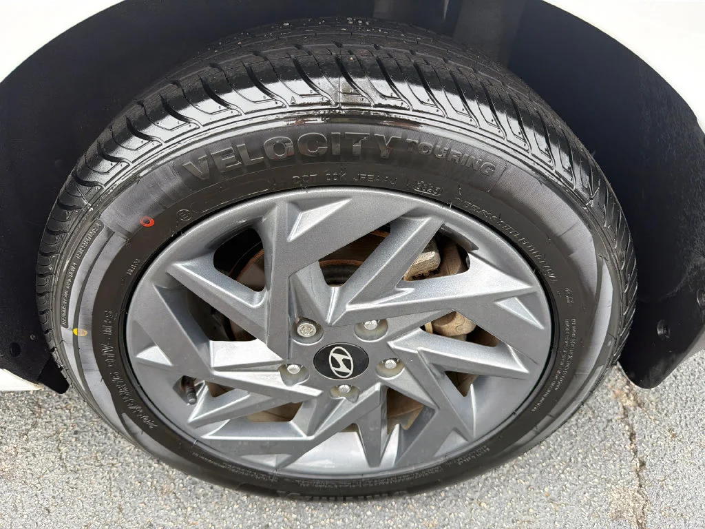 Used 2024 White Hyundai SEL image 19