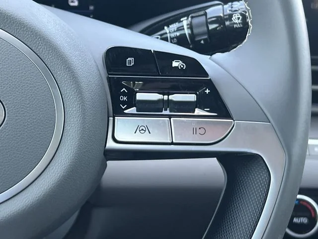 Used 2025 Blue Hyundai SEL Sport image 29